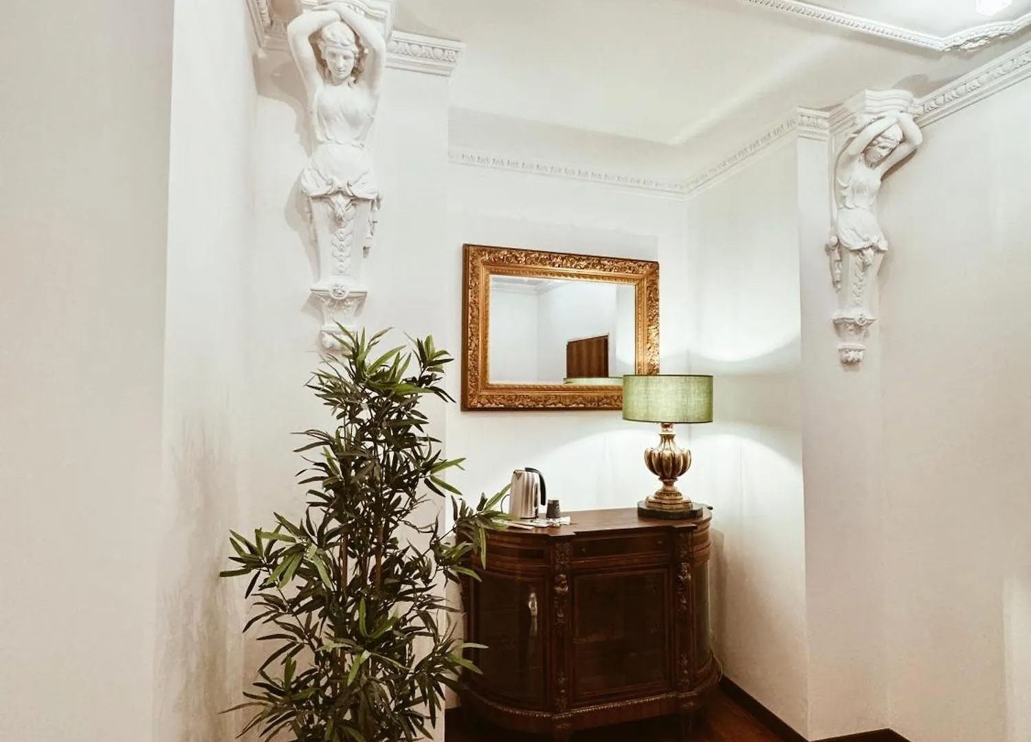 Residenza Tritone Luxury Guest House Trevi Fountain روما